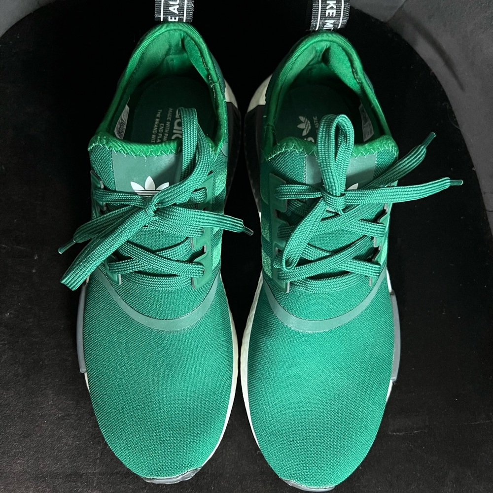 Men’s Adidas Originals NMD R1 Lifestyle shoes Green White Black Size 10.5